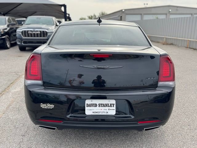 Used 2023 Chrysler 300 Touring L image 5