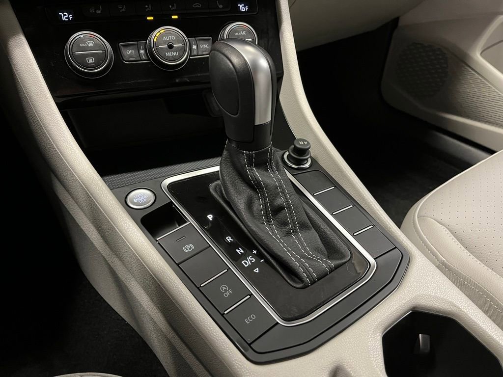 Used 2021 Volkswagen Jetta SE w/ SE Cold Weather Package image 12