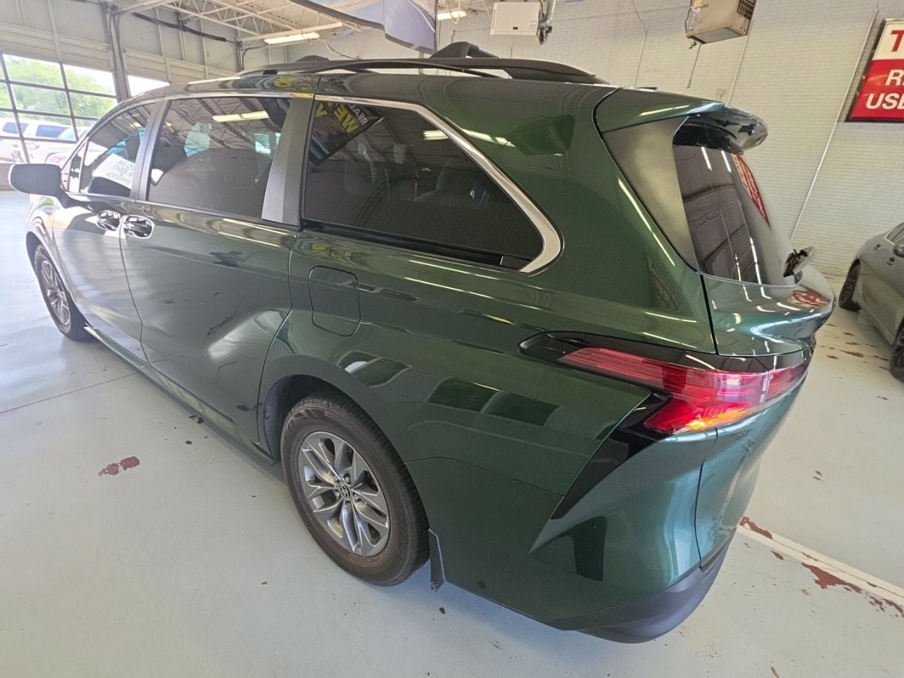 Used 2022 Toyota Sienna LE FWD image 5