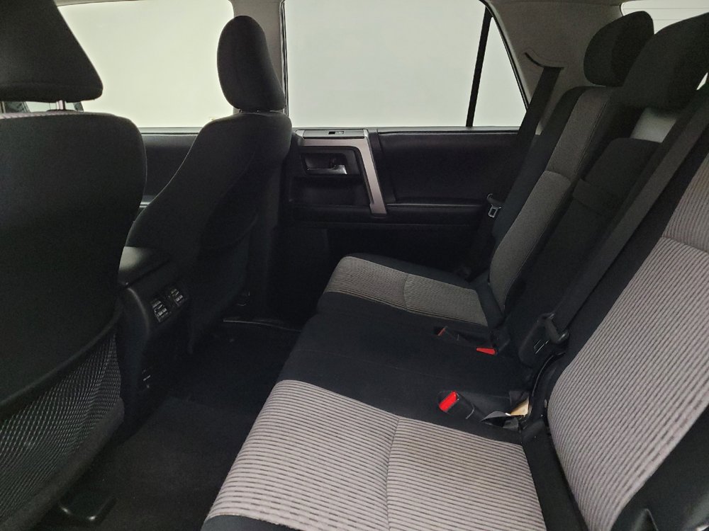 Used 2018 Toyota 4Runner SR5 AWD/4WD image 18