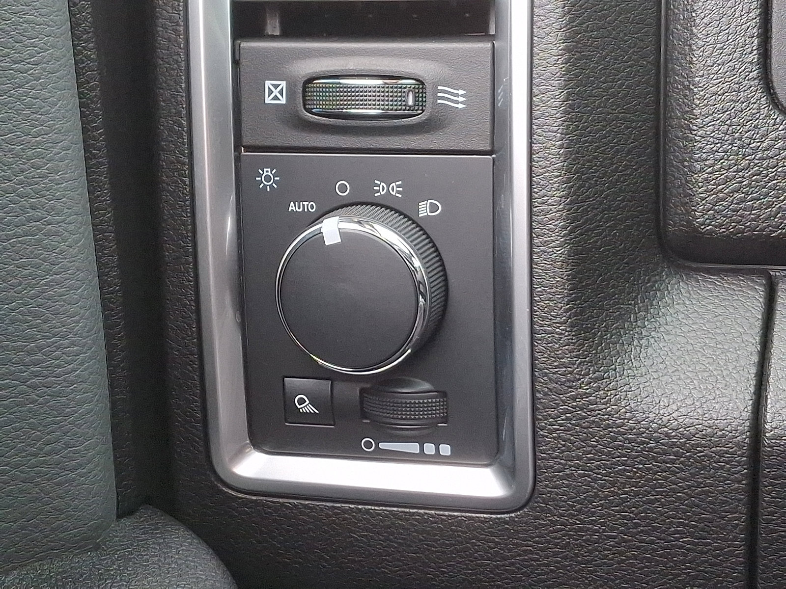 Used 2024 RAM 1500 Classic SLT image 21