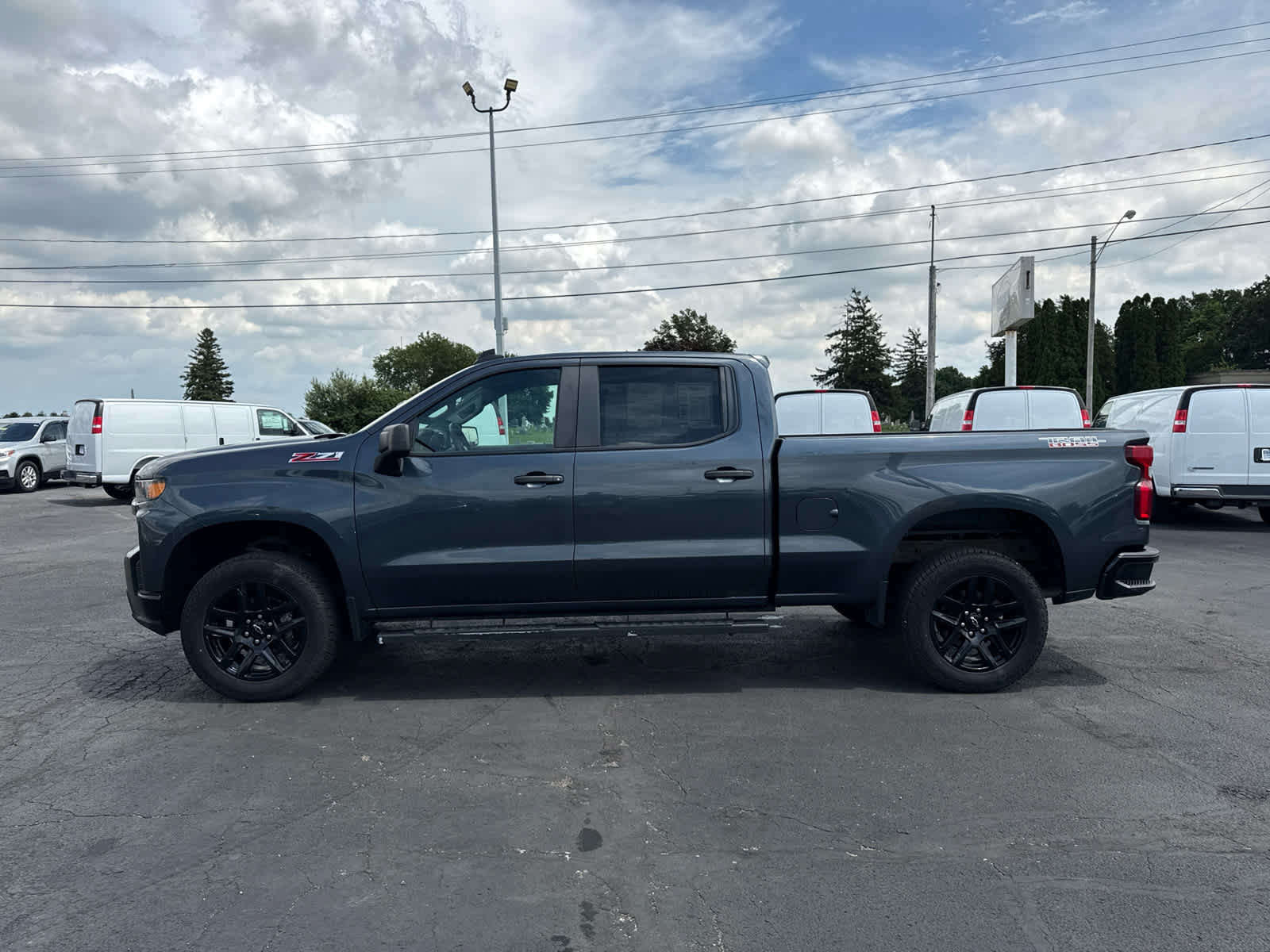 Used 2021 Chevrolet Silverado 1500 Custom Trail Boss w/ Safety Confidence Package AWD/4WD image 2