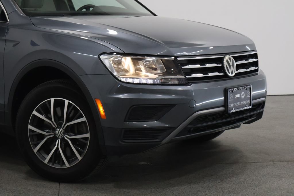 Used 2019 Volkswagen Tiguan SE w/ Panoramic Sunroof Package image 3