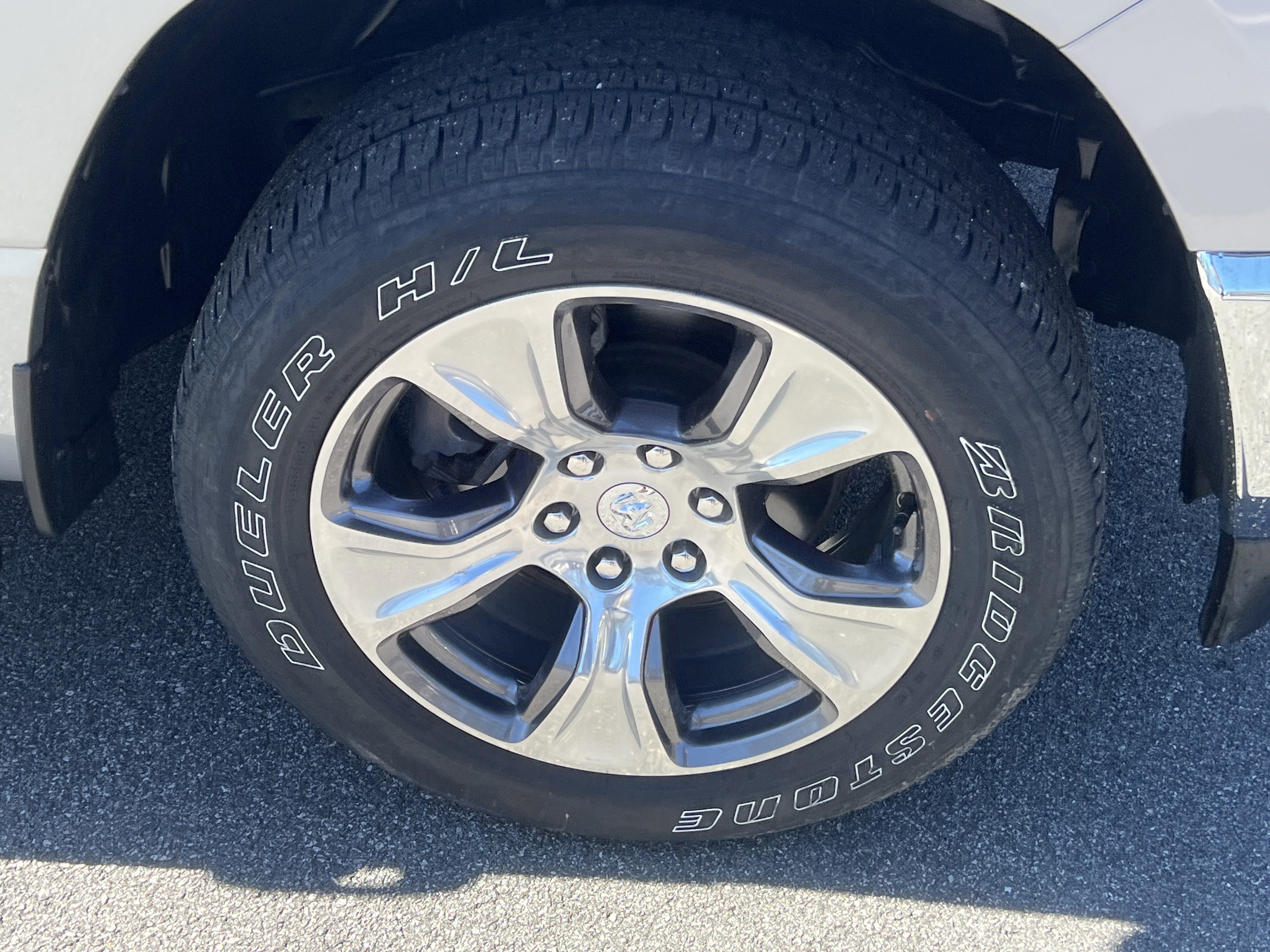 Used 2023 RAM 1500 Laramie AWD/4WD image 16
