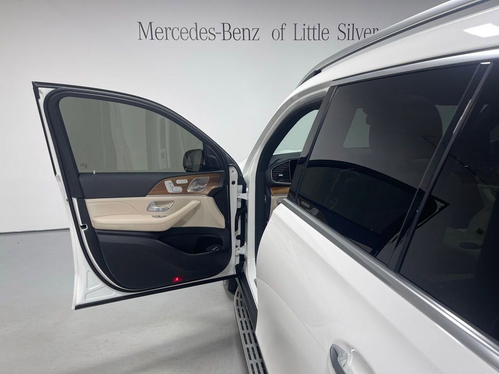 Used 2024 Mercedes-Benz GLS 450 4MATIC image 17