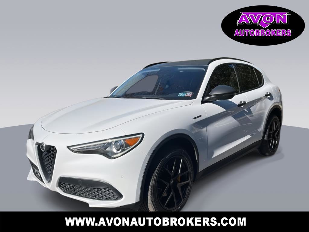 Used 2019 Alfa Romeo Stelvio Sprint w/ Nero Edizione image 1