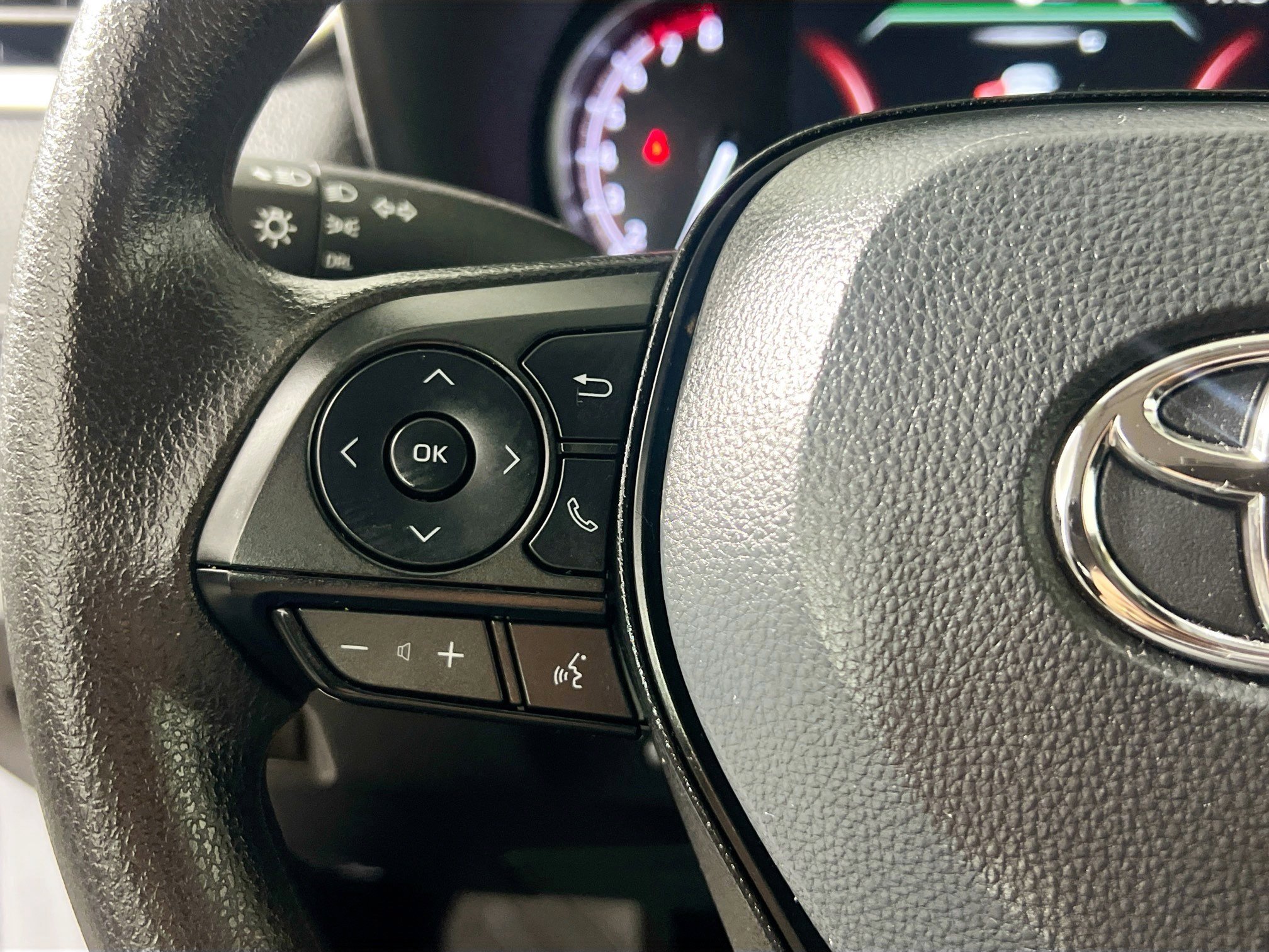 Used 2025 Toyota RAV4 LE image 18