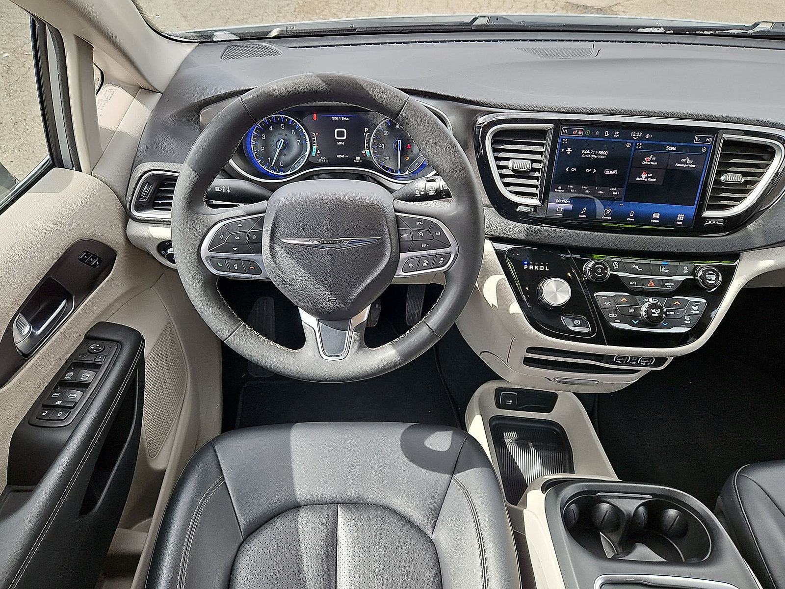 Used 2024 Chrysler Pacifica Touring-L FWD image 21
