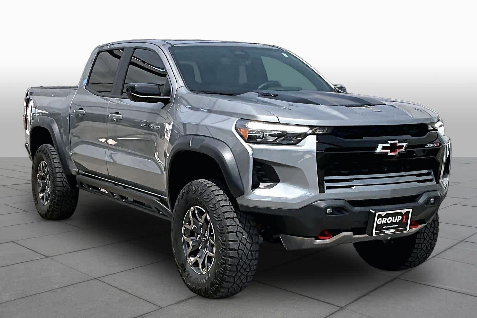 Used 2026 Chevrolet Colorado ZR2 w/ Technology Package AWD/4WD image 3