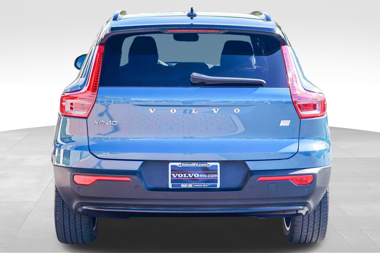 Used 2023 Volvo XC40 Recharge Core image 6