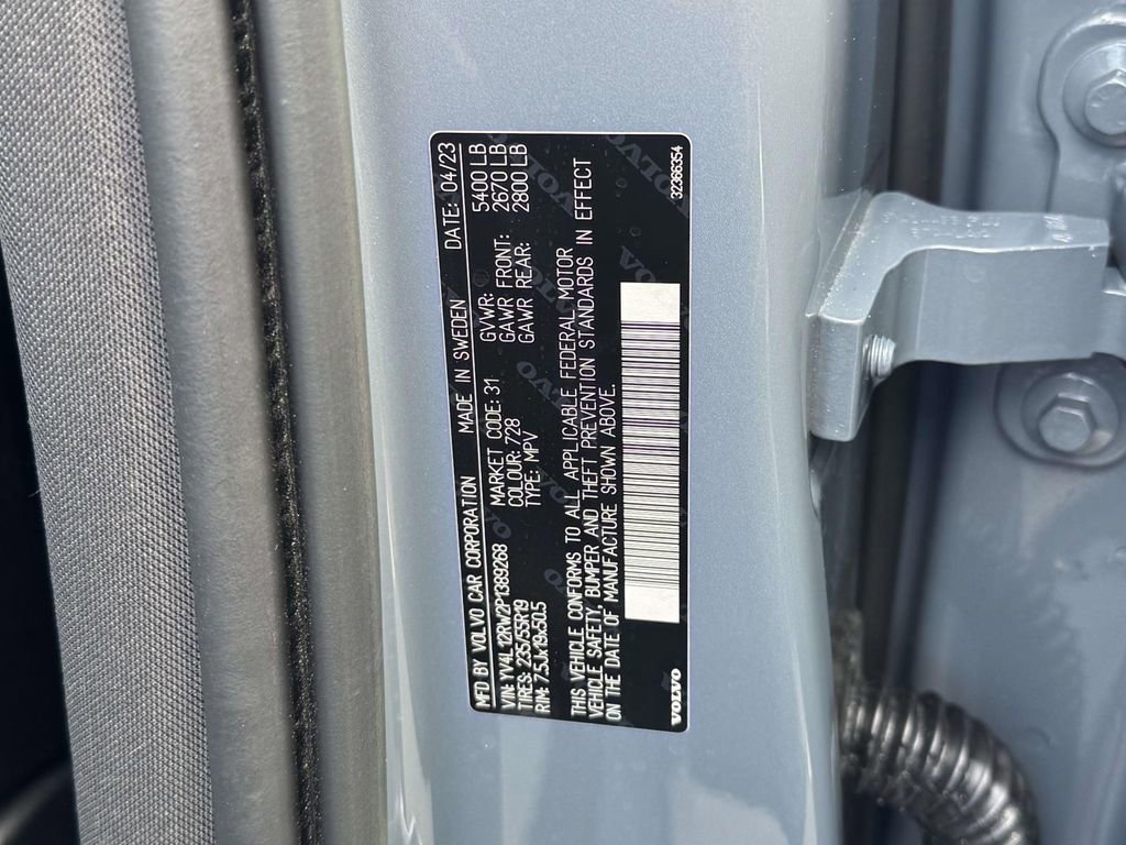 Certified 2023 Volvo XC60 B5 Plus w/ Climate Package image 16