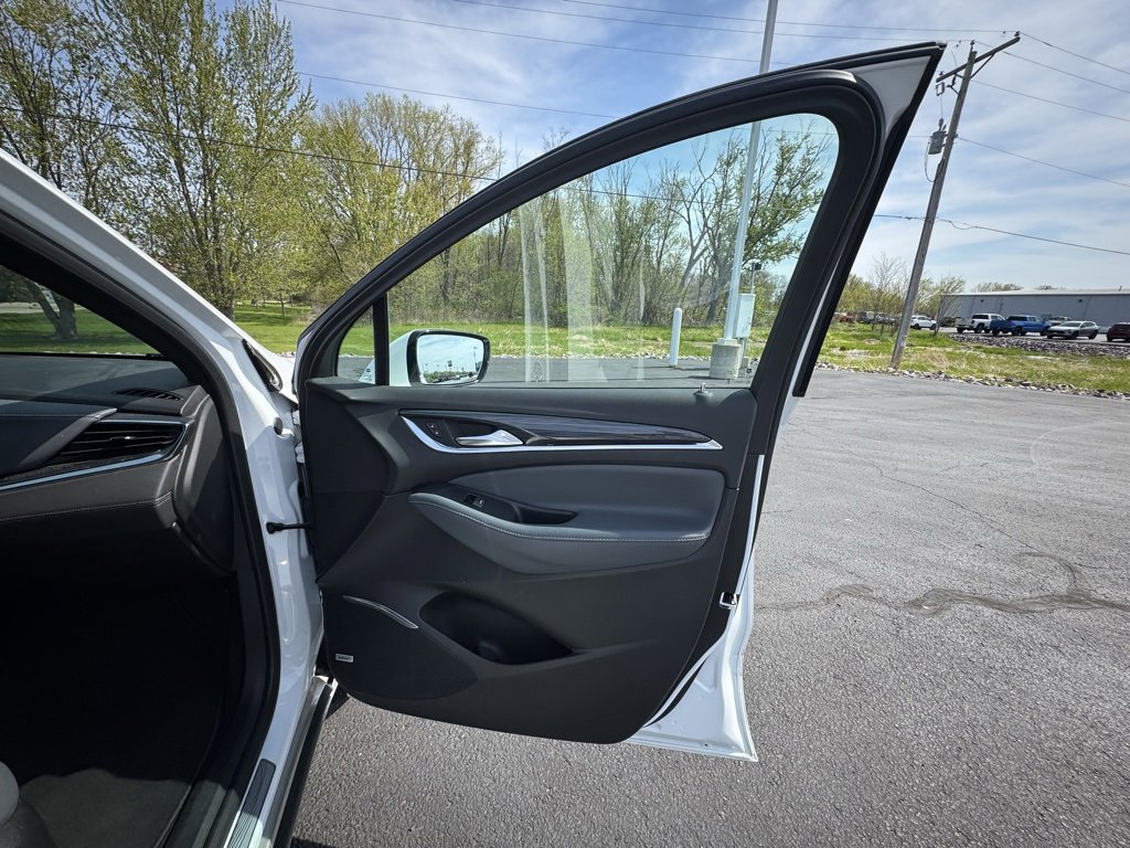 Used 2024 Buick Enclave Premium image 18