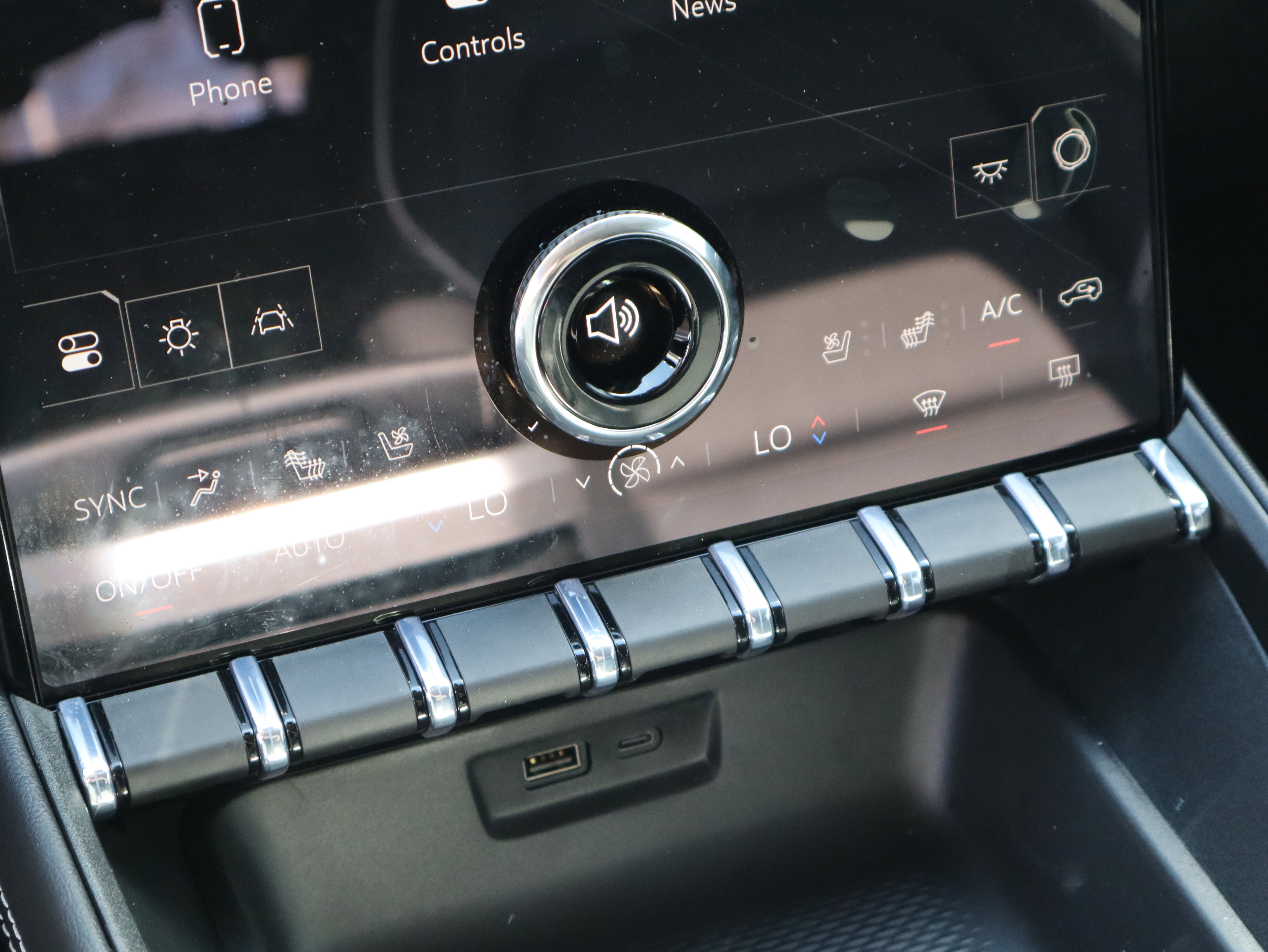 New 2026 GMC Terrain Denali w/ LPO, Floor Liner Package image 34