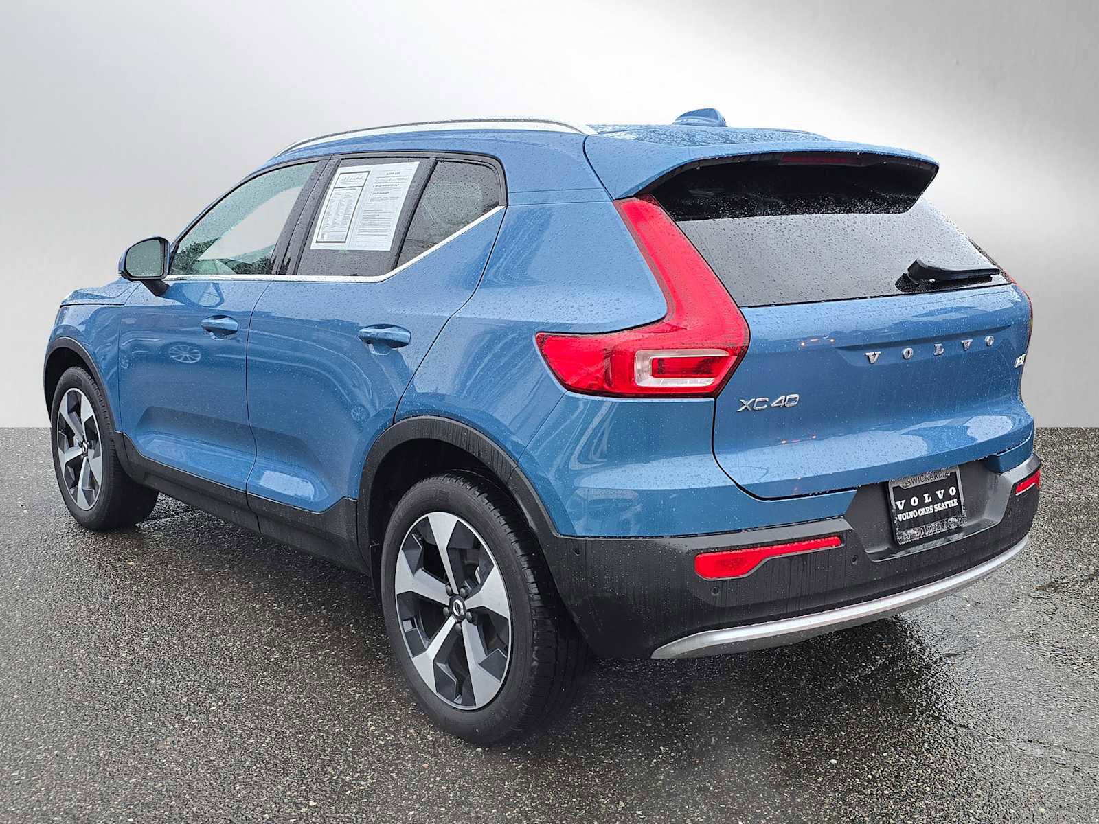 Certified 2025 Volvo XC40 B5 Plus image 5