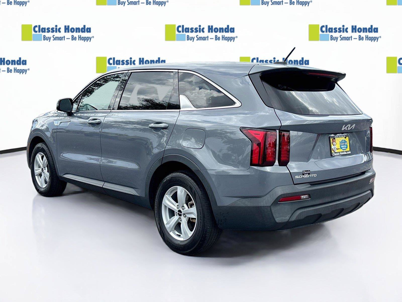 Used 2023 Kia Sorento LX FWD image 5