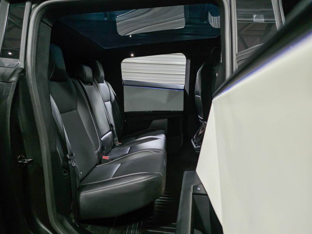 Used 2024 Tesla Cybertruck AWD Crew Cab image 21