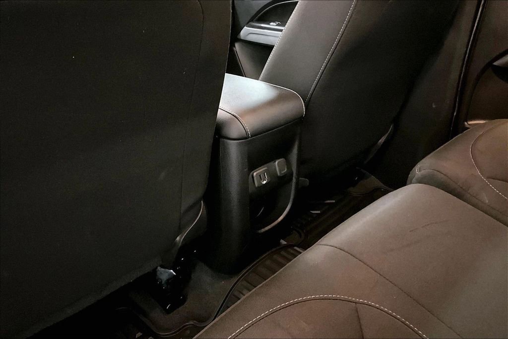 Used 2022 Chevrolet Colorado LT AWD/4WD image 11