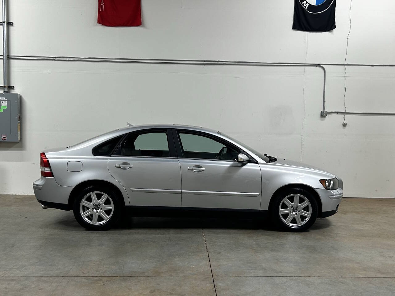 Used 2005 Volvo S40 T5 FWD image 2