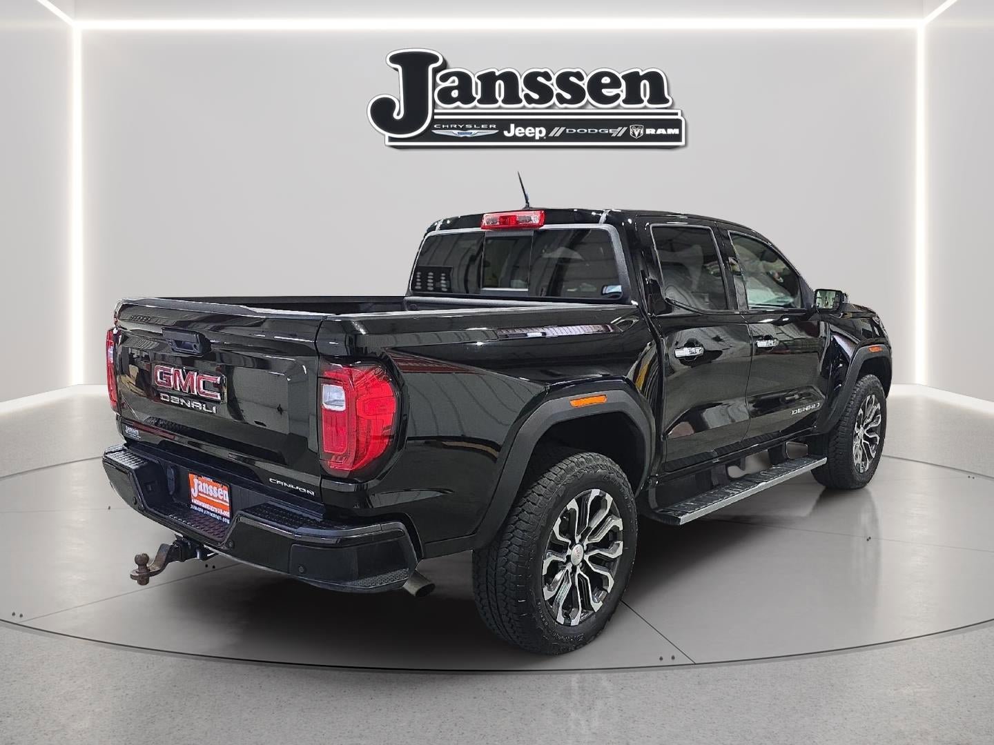 Used 2024 GMC Canyon Denali AWD/4WD image 5
