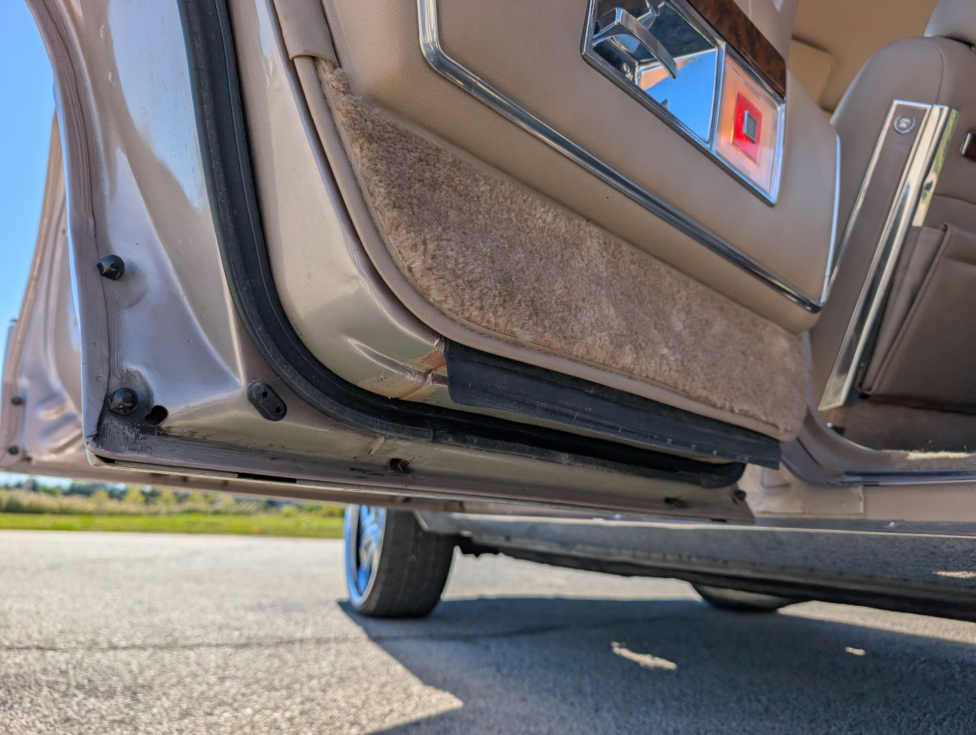 Used 1990 Cadillac Brougham image 93