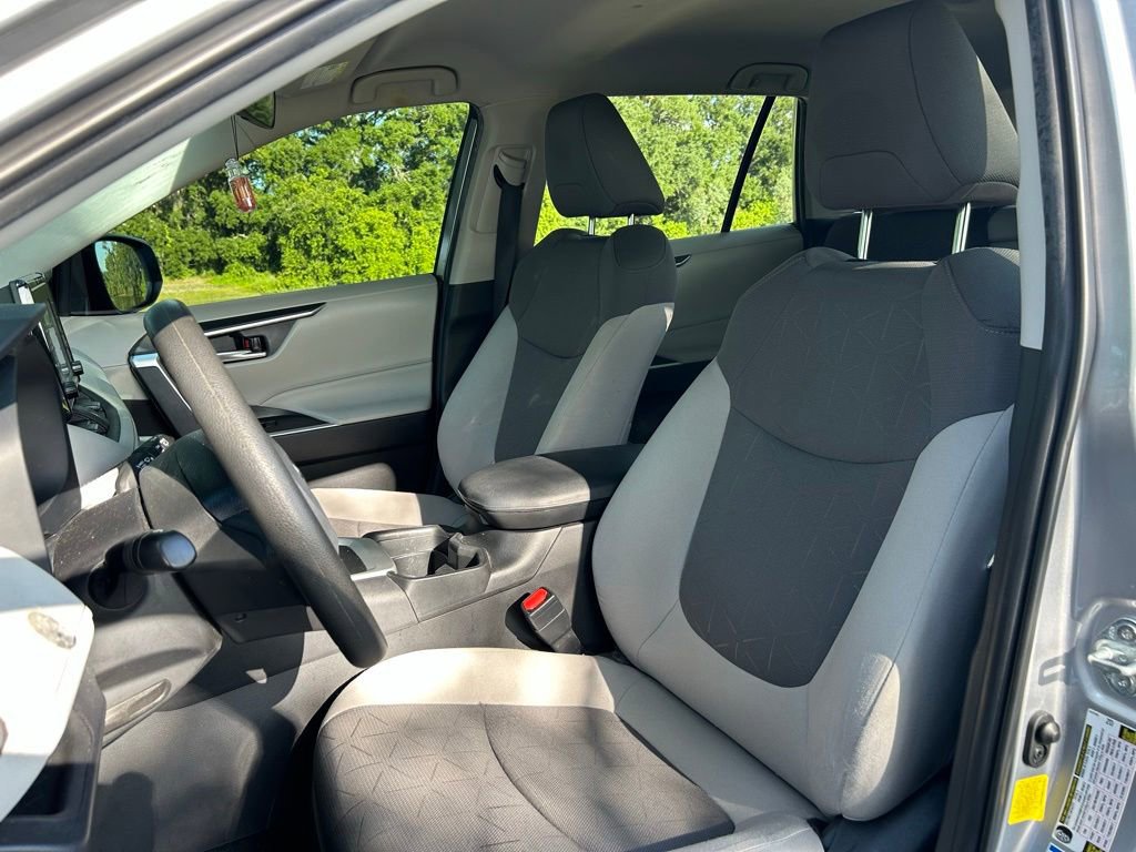 Used 2021 Toyota RAV4 XLE AWD/4WD image 15