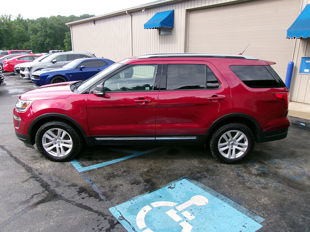Used 2019 Ford Explorer XLT w/ Equipment Group 202A AWD/4WD image 3