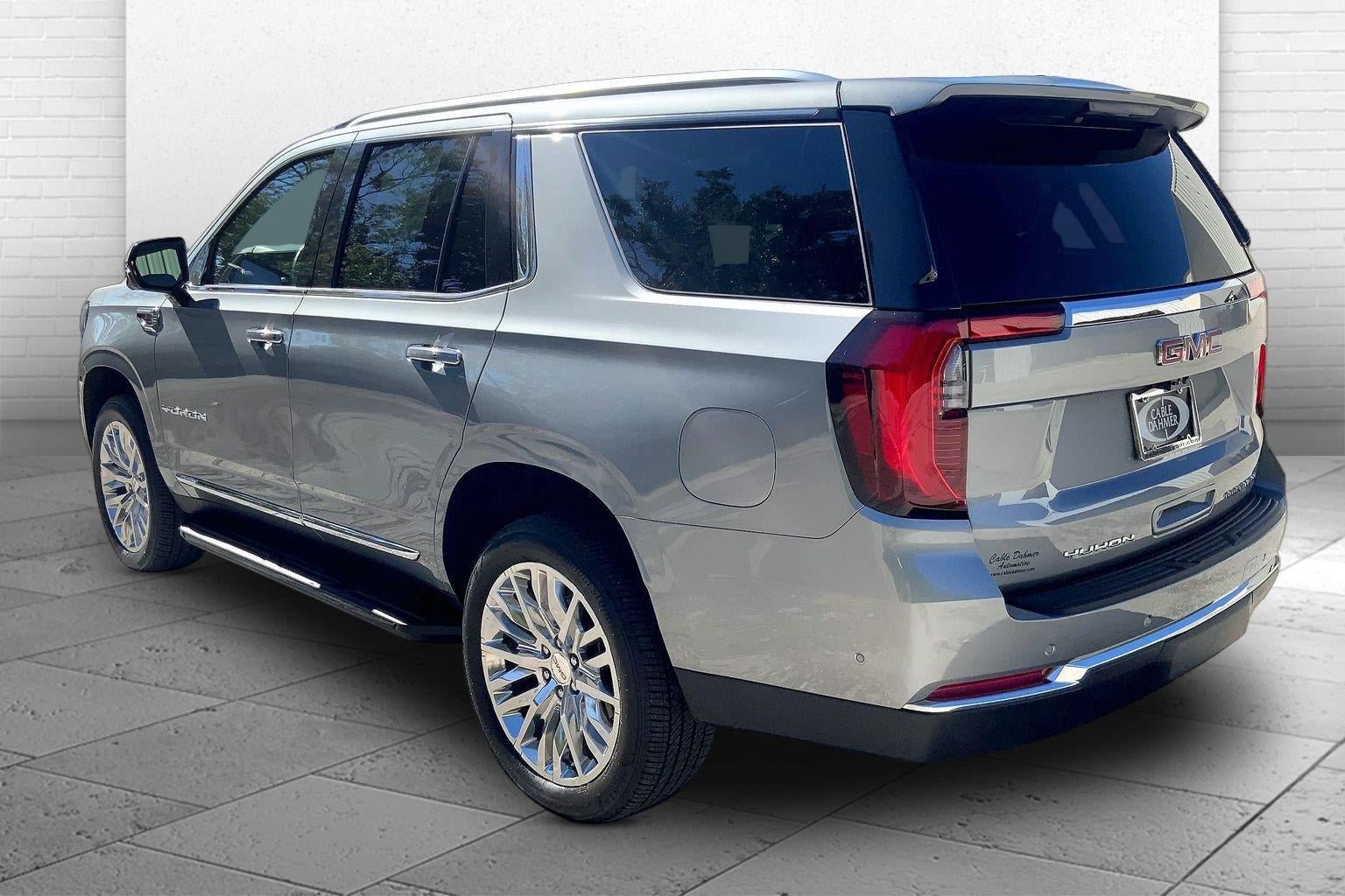 Used 2025 GMC Yukon Elevation w/ Elevation Premium Package AWD/4WD image 11
