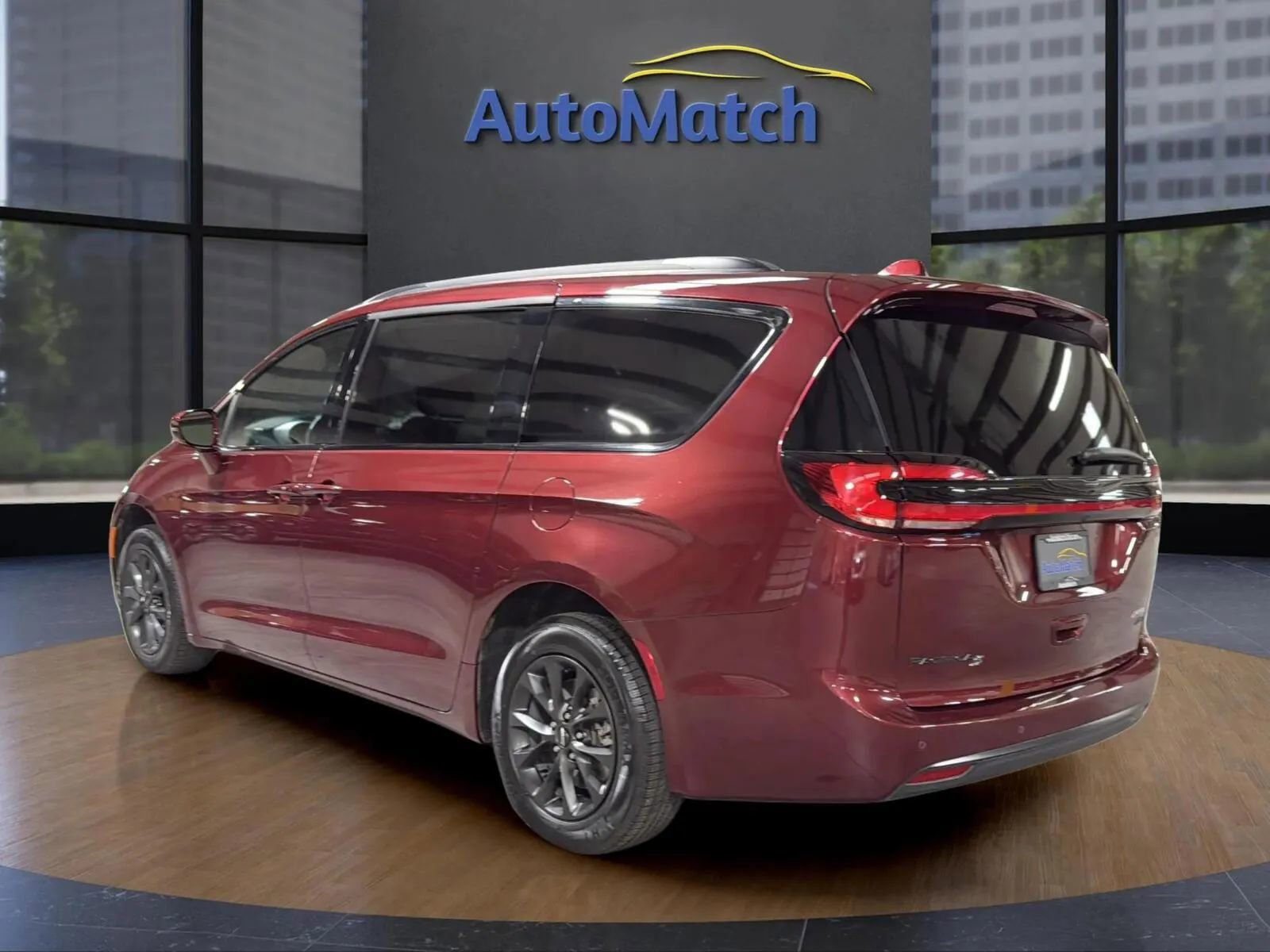 Used 2021 Chrysler Pacifica Touring w/ Uconnect Theater Family Group image 8