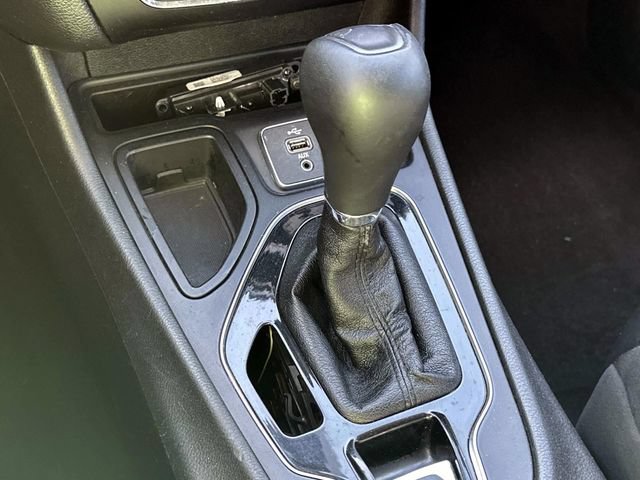 Used 2019 Jeep Cherokee Limited FWD image 27