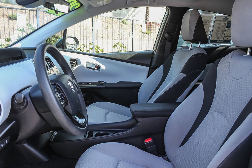 Used 2022 Toyota Prius LE image 22