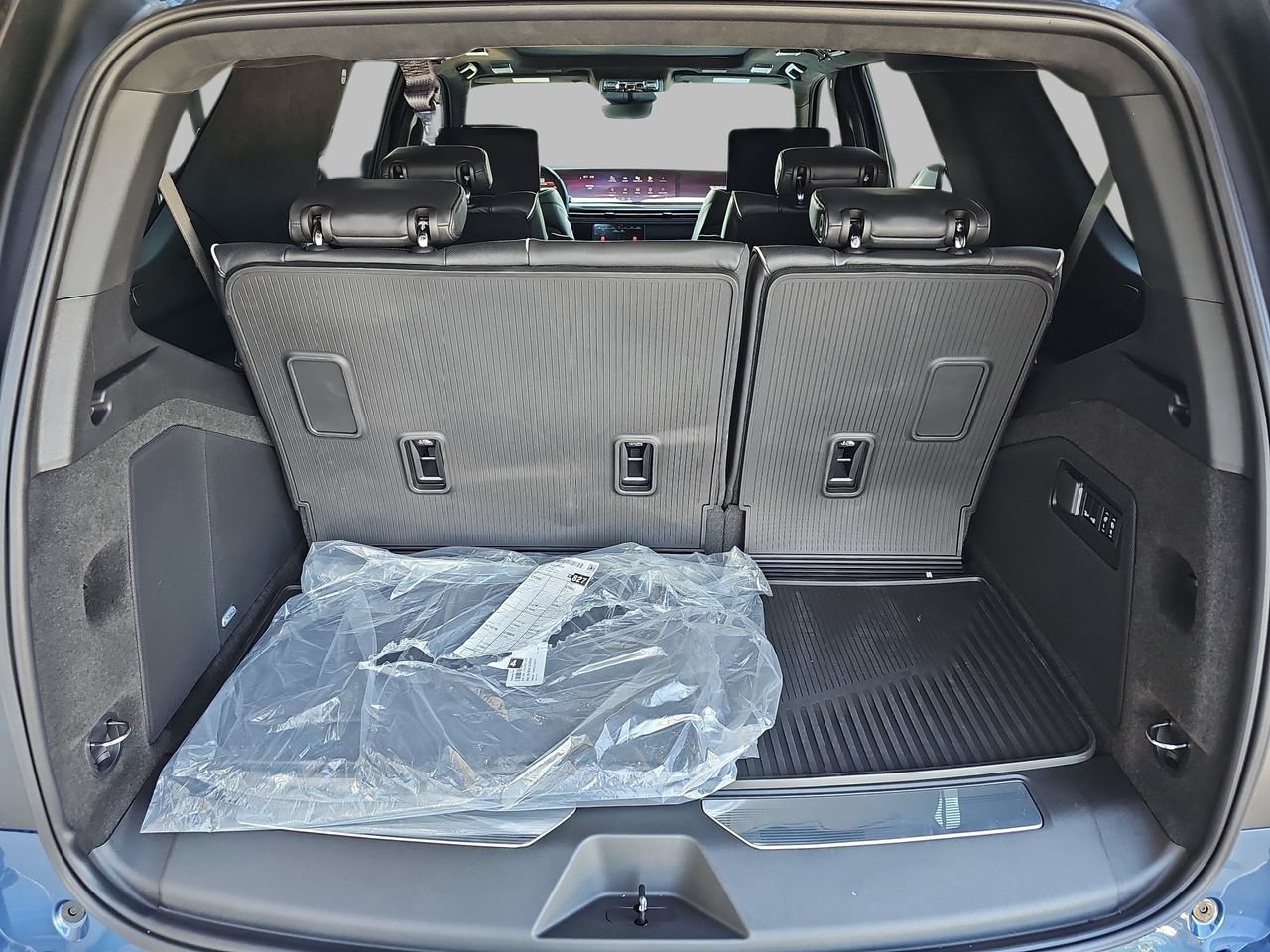 New 2026 Cadillac Escalade Platinum Sport w/ LPO, ONYX Package AWD/4WD image 13