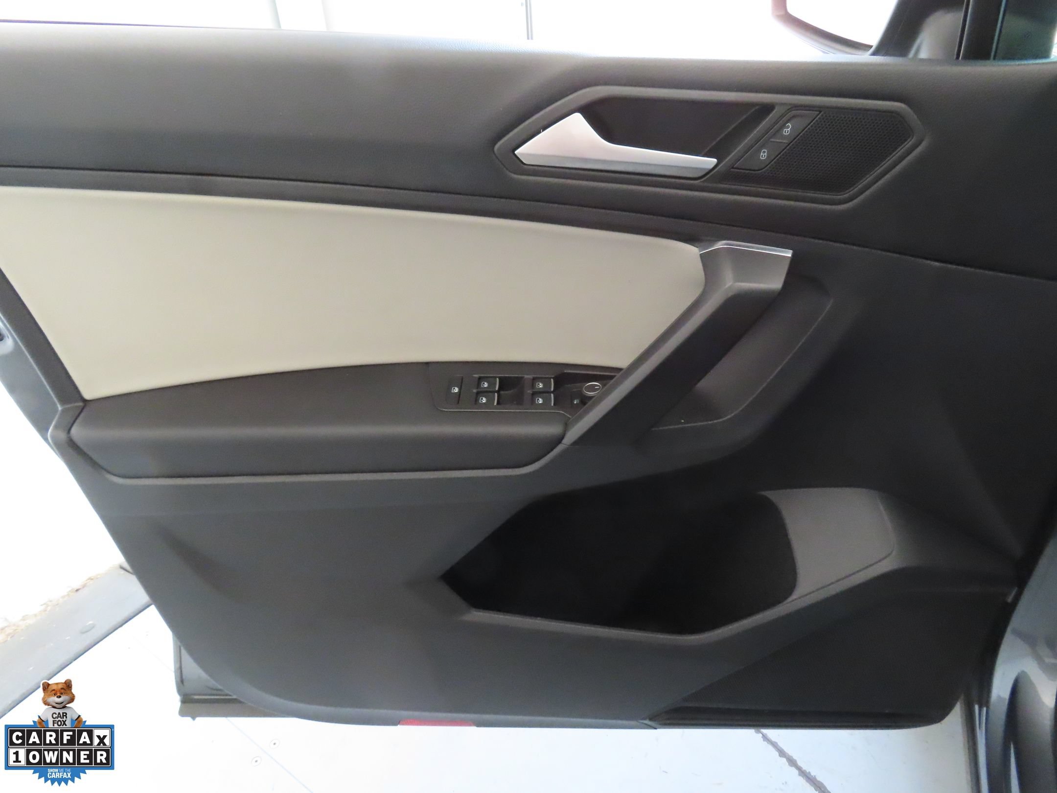 Used 2021 Volkswagen Tiguan SE R-Line FWD image 10