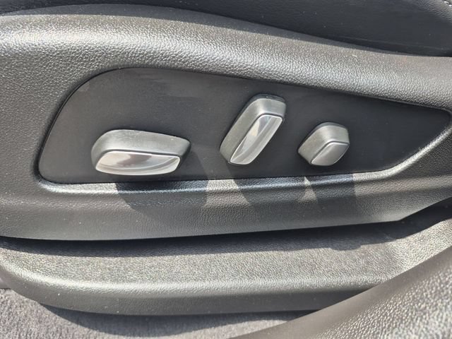 Certified 2025 Cadillac XT6 Premium Luxury w/ LPO, Floor Liner Package AWD/4WD image 15