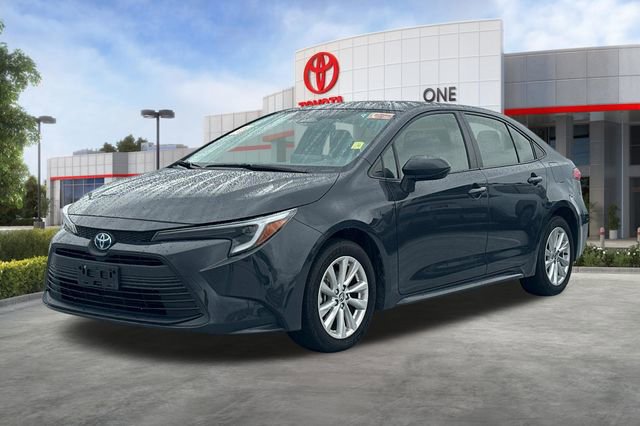 Used 2024 Toyota Corolla LE w/ LE Convenience Package FWD image 3