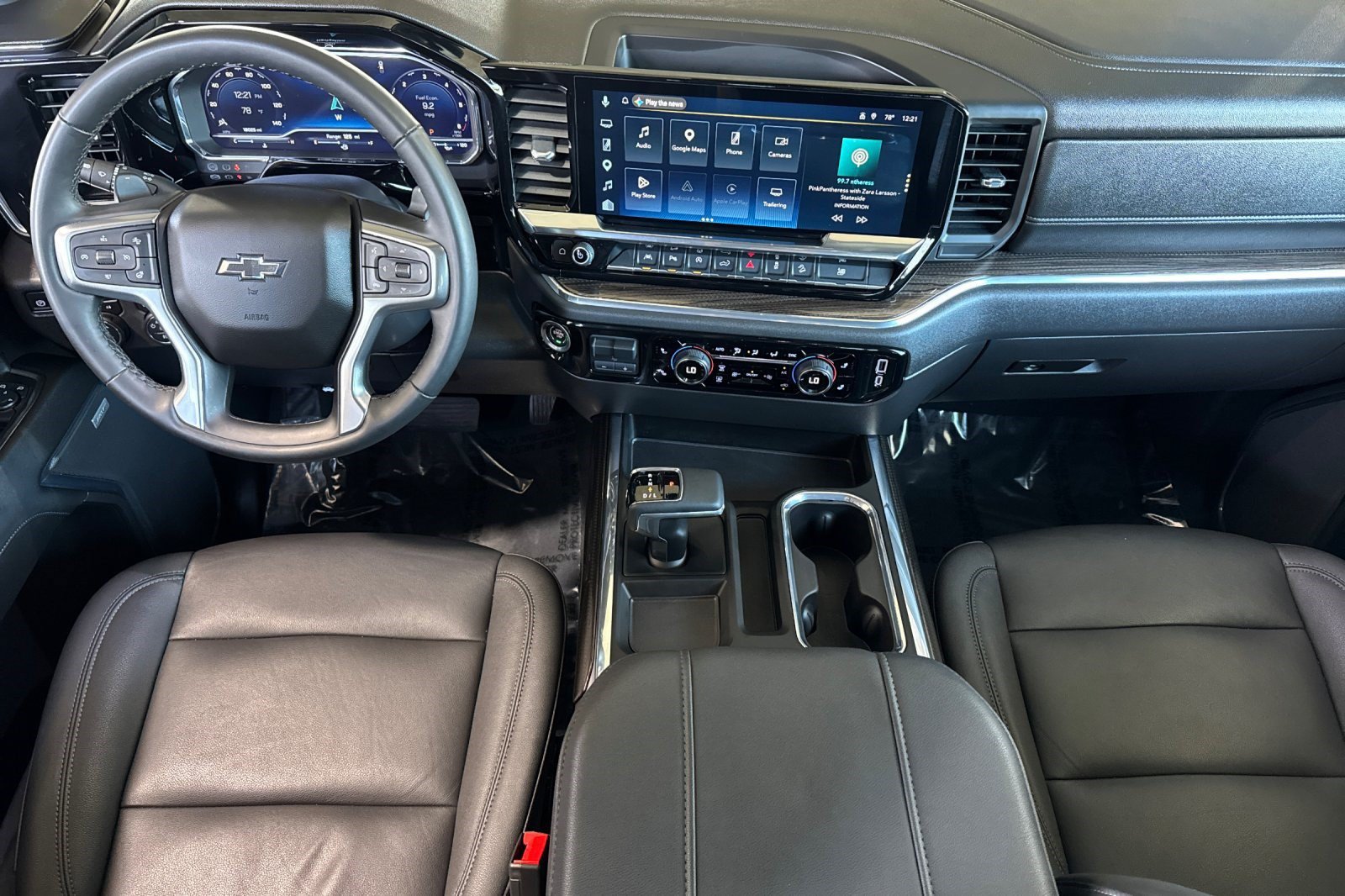 Used 2025 Chevrolet Silverado 1500 LT Trail Boss w/ LT Trail Boss Premium Package AWD/4WD image 16