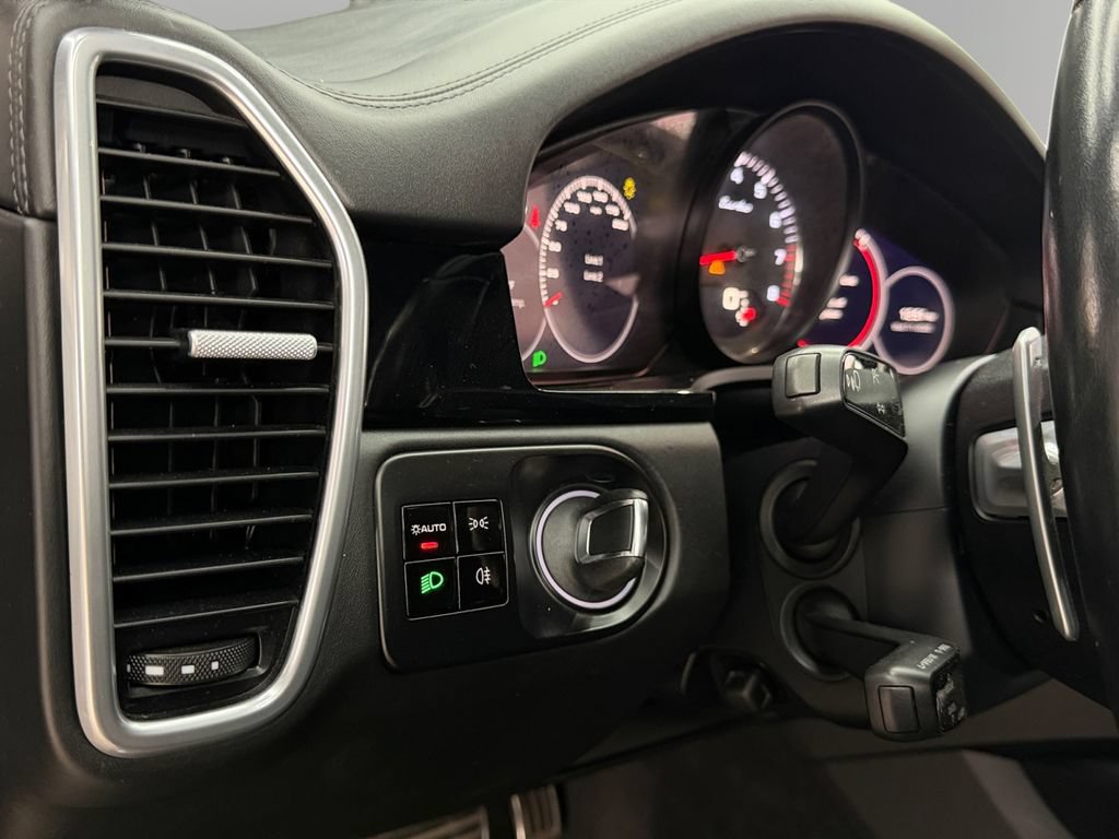Used 2019 Porsche Cayenne Turbo AWD/4WD image 18