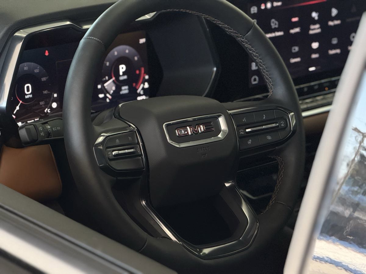 Used 2025 GMC Canyon AT4 w/ Technology Plus Package image 16