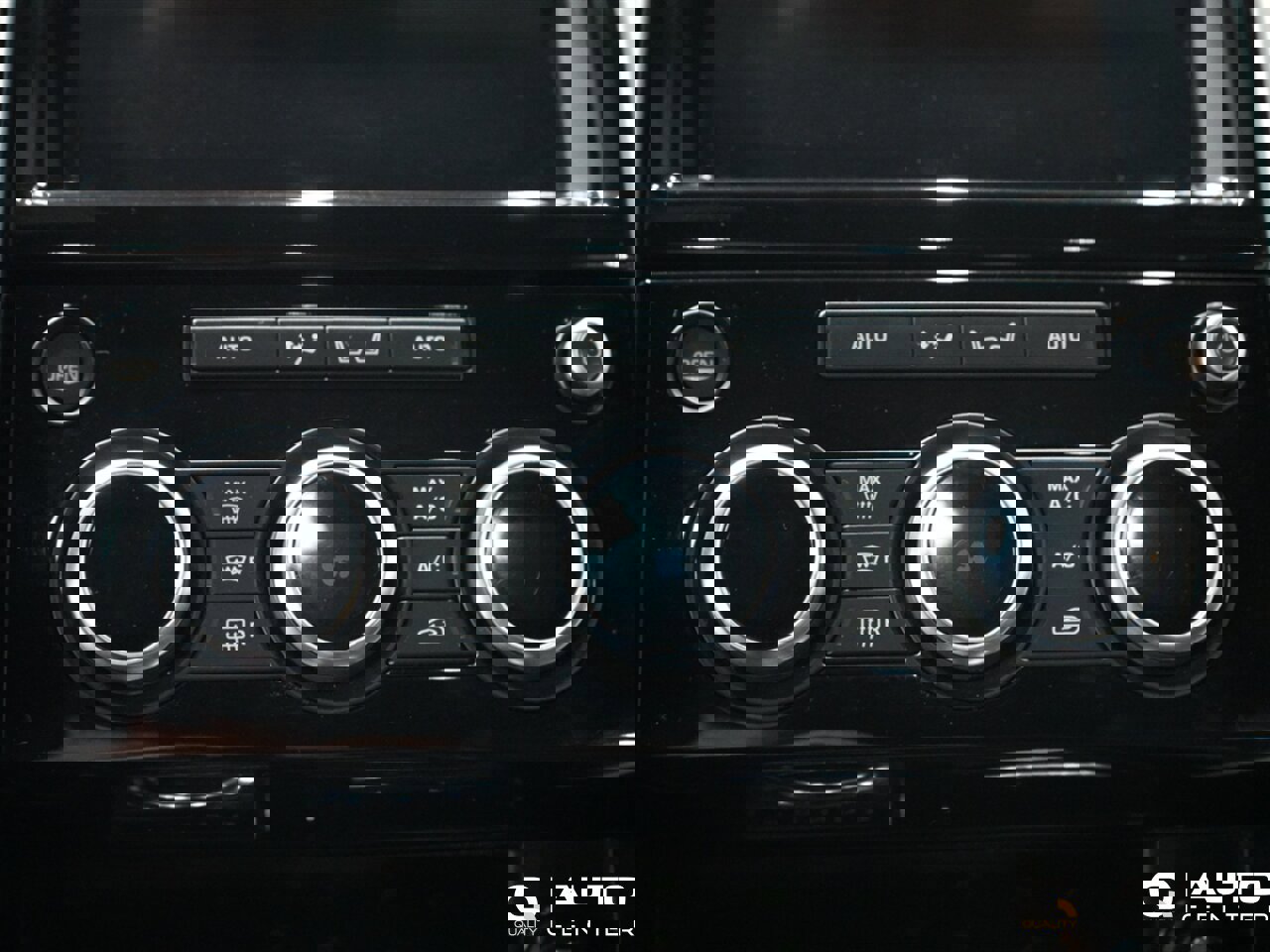 Used 2017 Land Rover Discovery HSE image 27