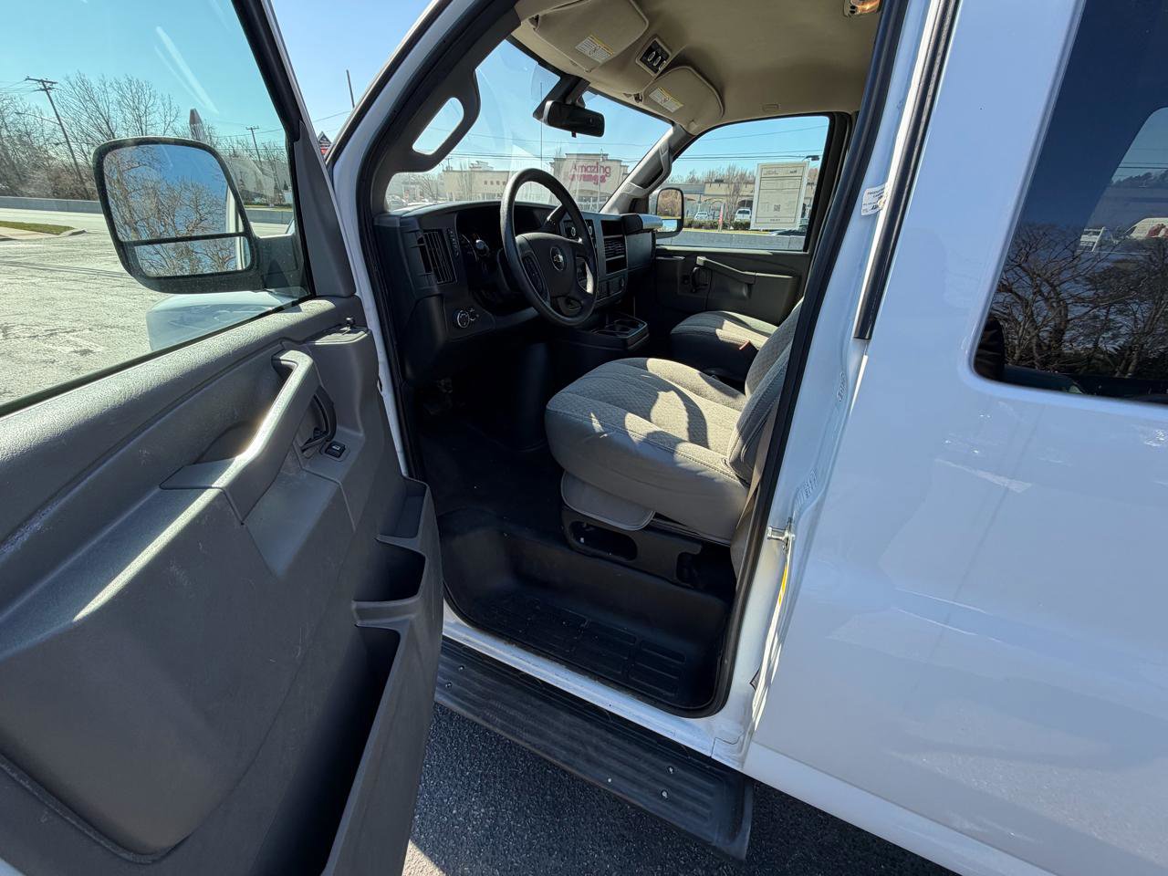 Used 2023 Chevrolet Express 3500 LT w/ LT Preferred Equipment Group image 7