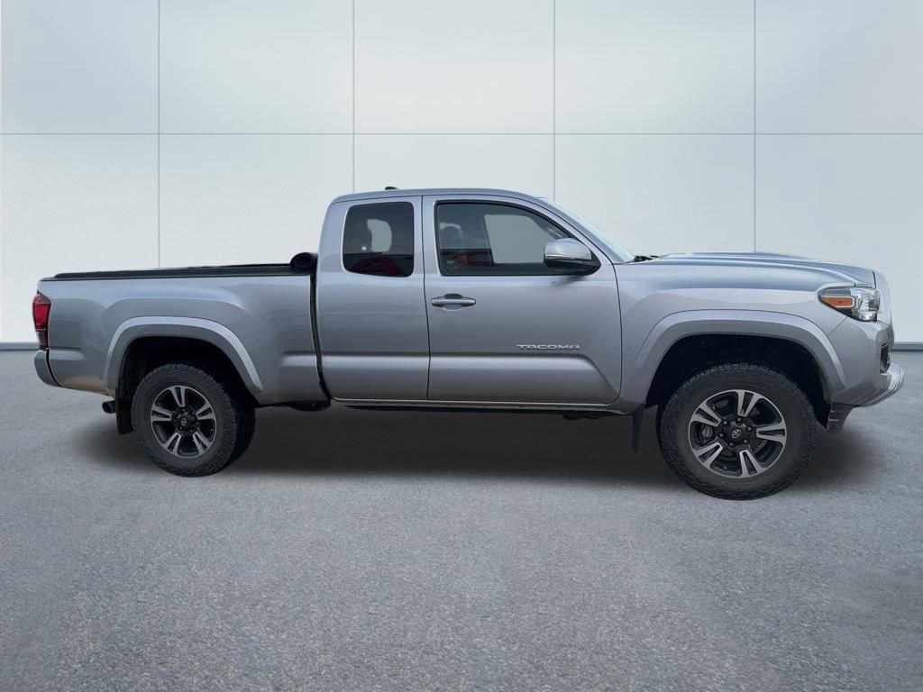 Used 2018 Toyota Tacoma TRD Sport image 5