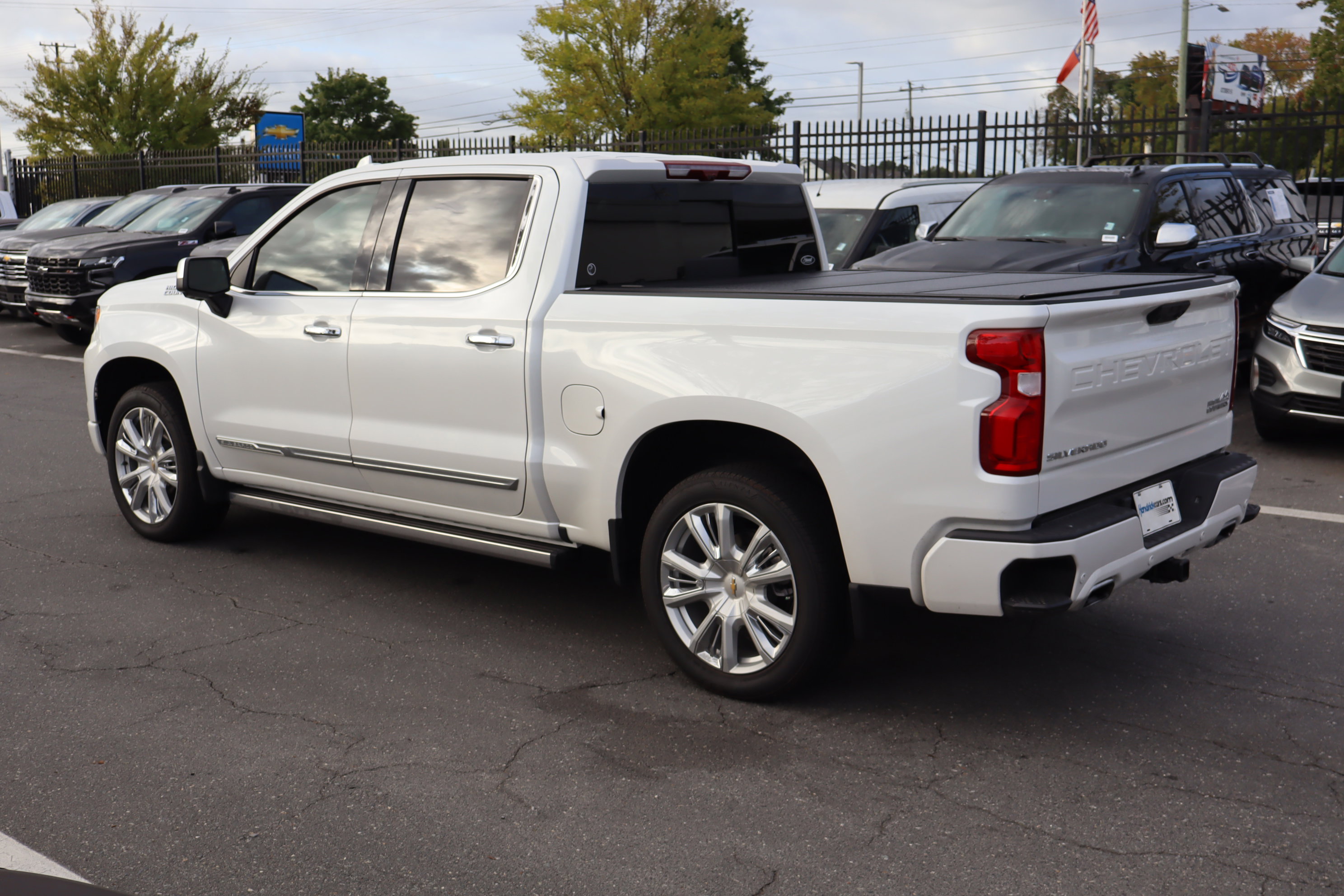 Certified 2025 Chevrolet Silverado 1500 High Country image 8