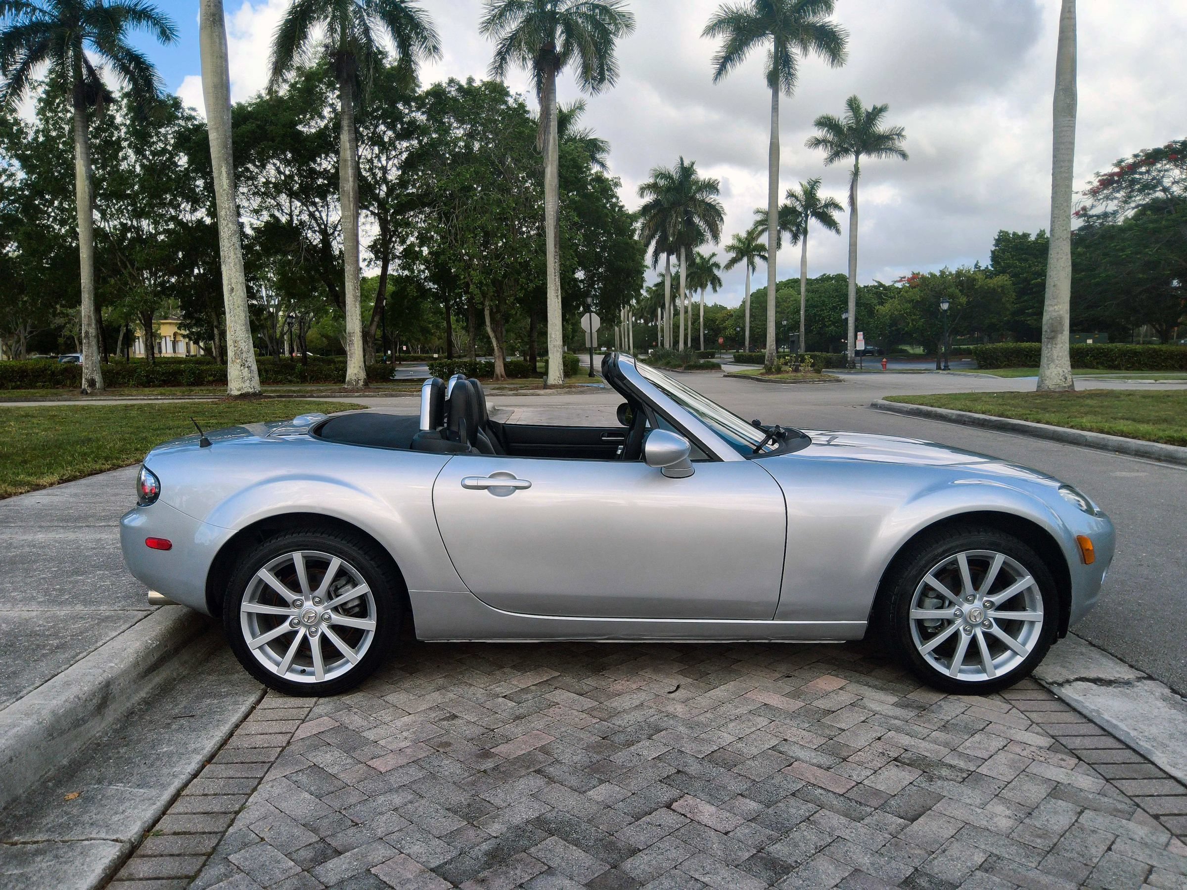 Used 2006 MAZDA MX-5 Miata Grand Touring RWD image 17