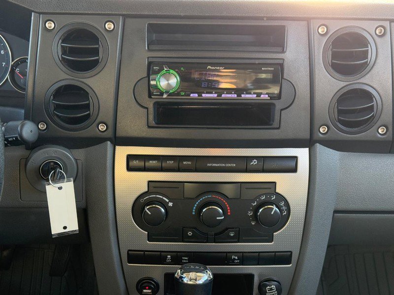 Used 2006 Jeep Commander 4dr 4WD image 14