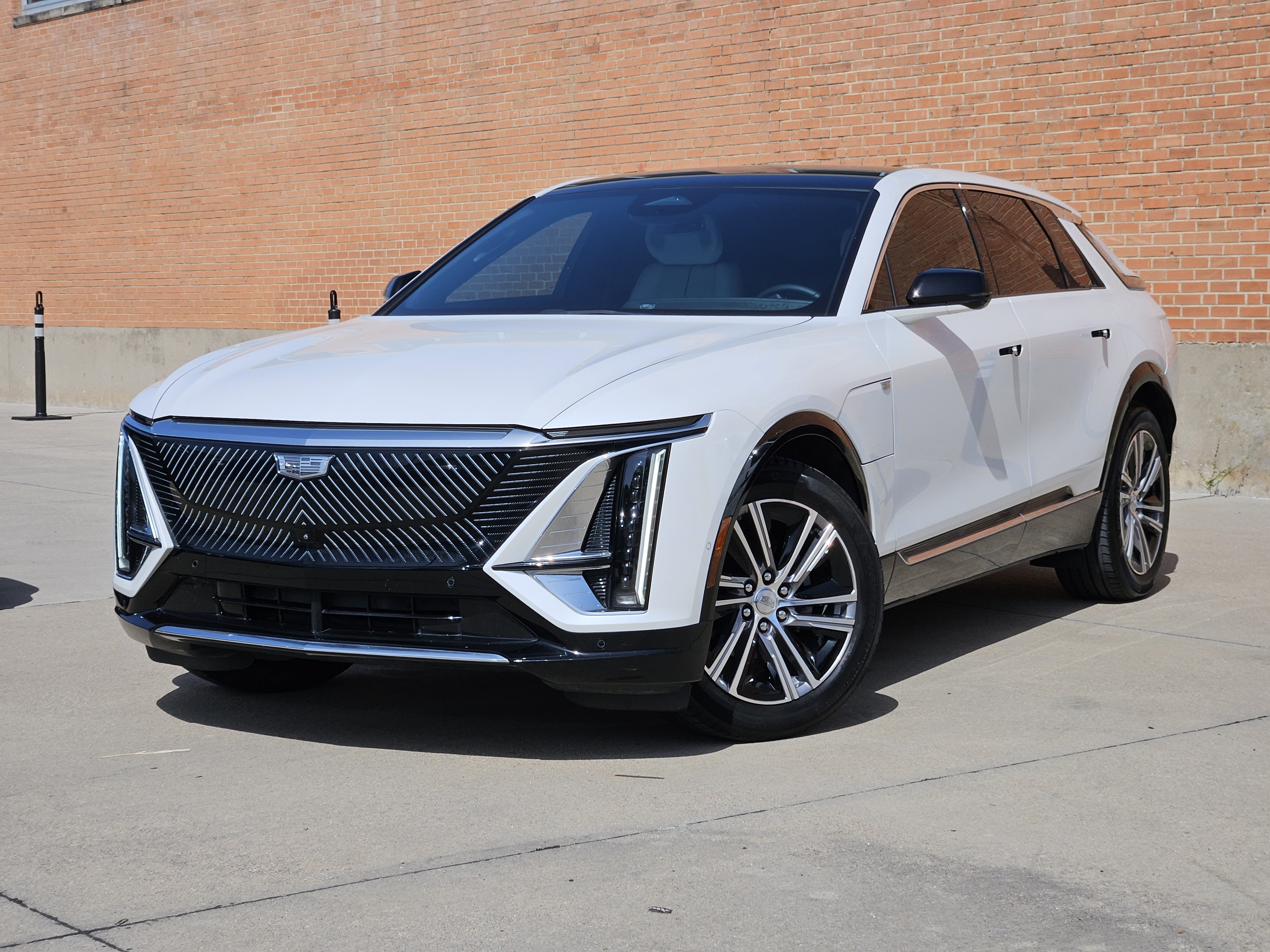 Used 2024 Cadillac Lyriq Luxury w/ LPO, Floor Liner Package