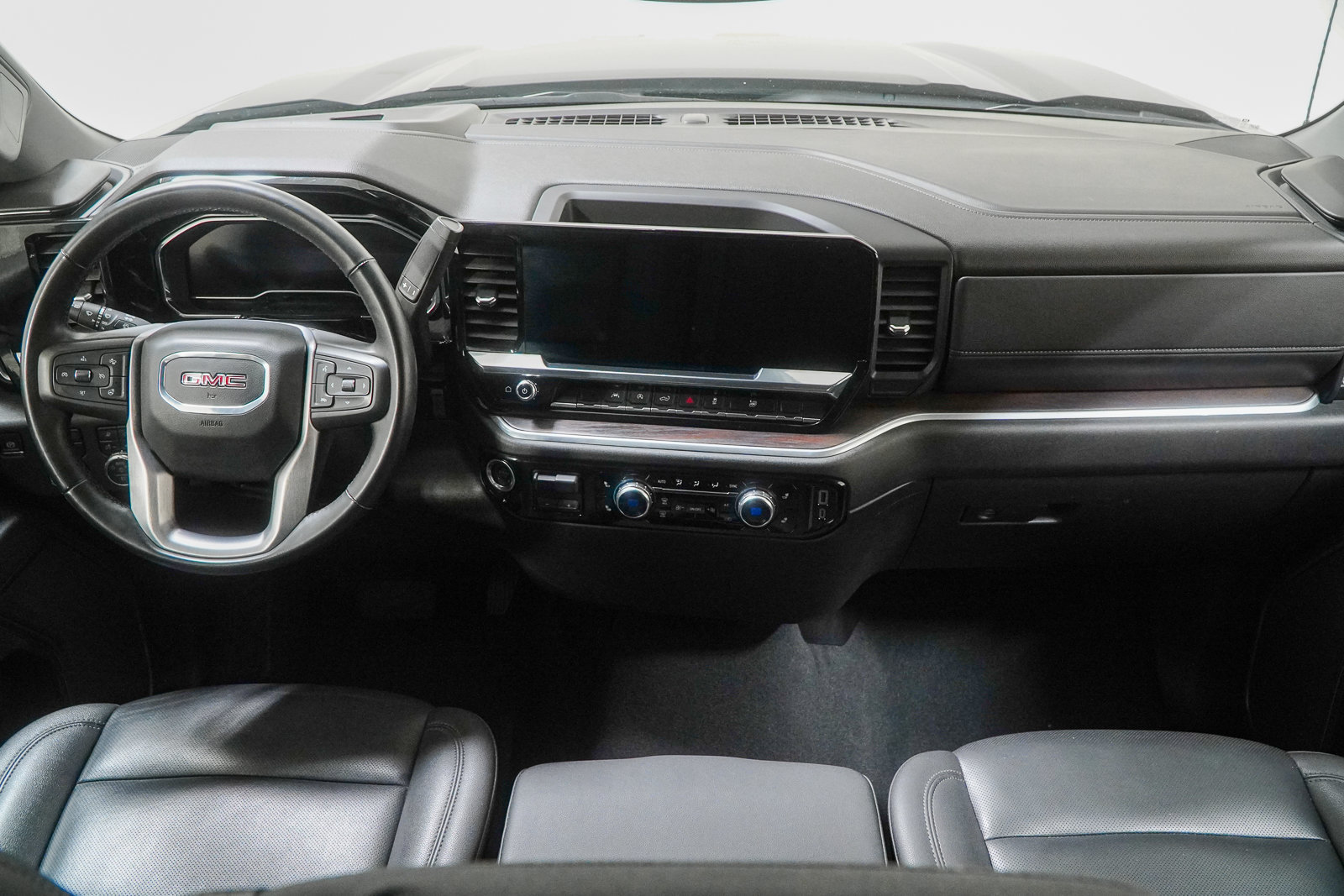 Used 2025 GMC Sierra 1500 SLT AWD/4WD image 22
