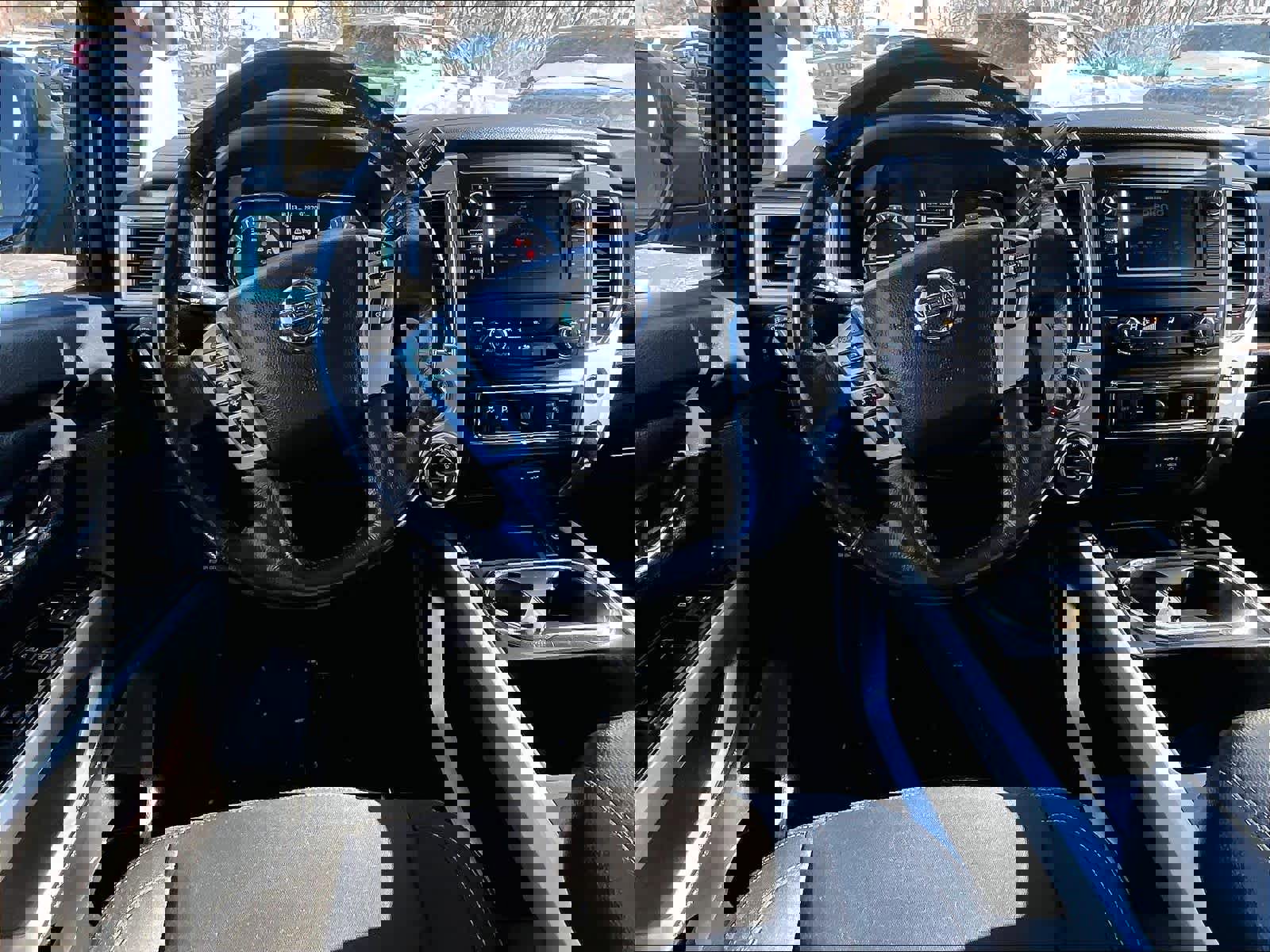 Used 2019 Nissan Titan SV w/ SV Convenience Package image 16