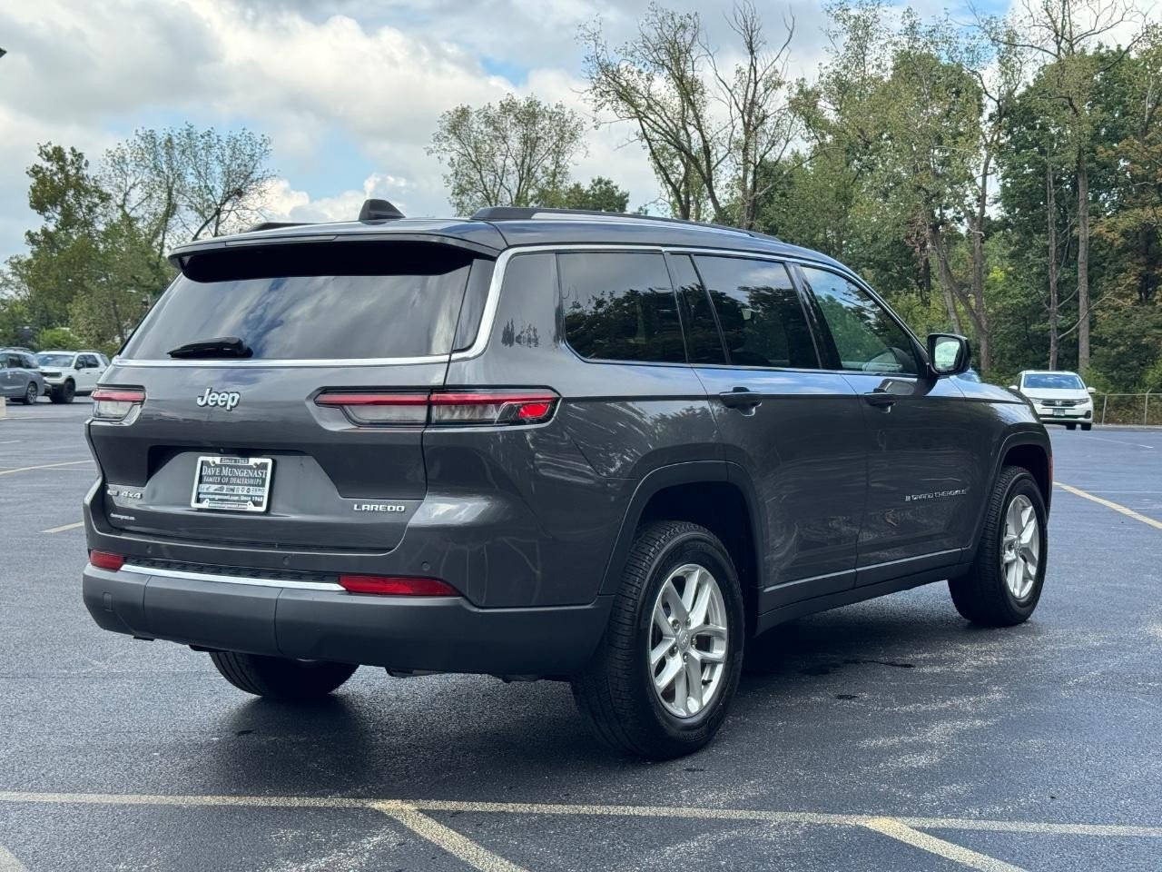 Used 2021 Jeep Grand Cherokee L Laredo w/ Luxury Tech Group I image 3