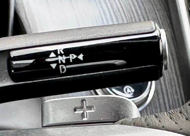 Used 2025 Mercedes-Benz GLC 300 4MATIC image 18