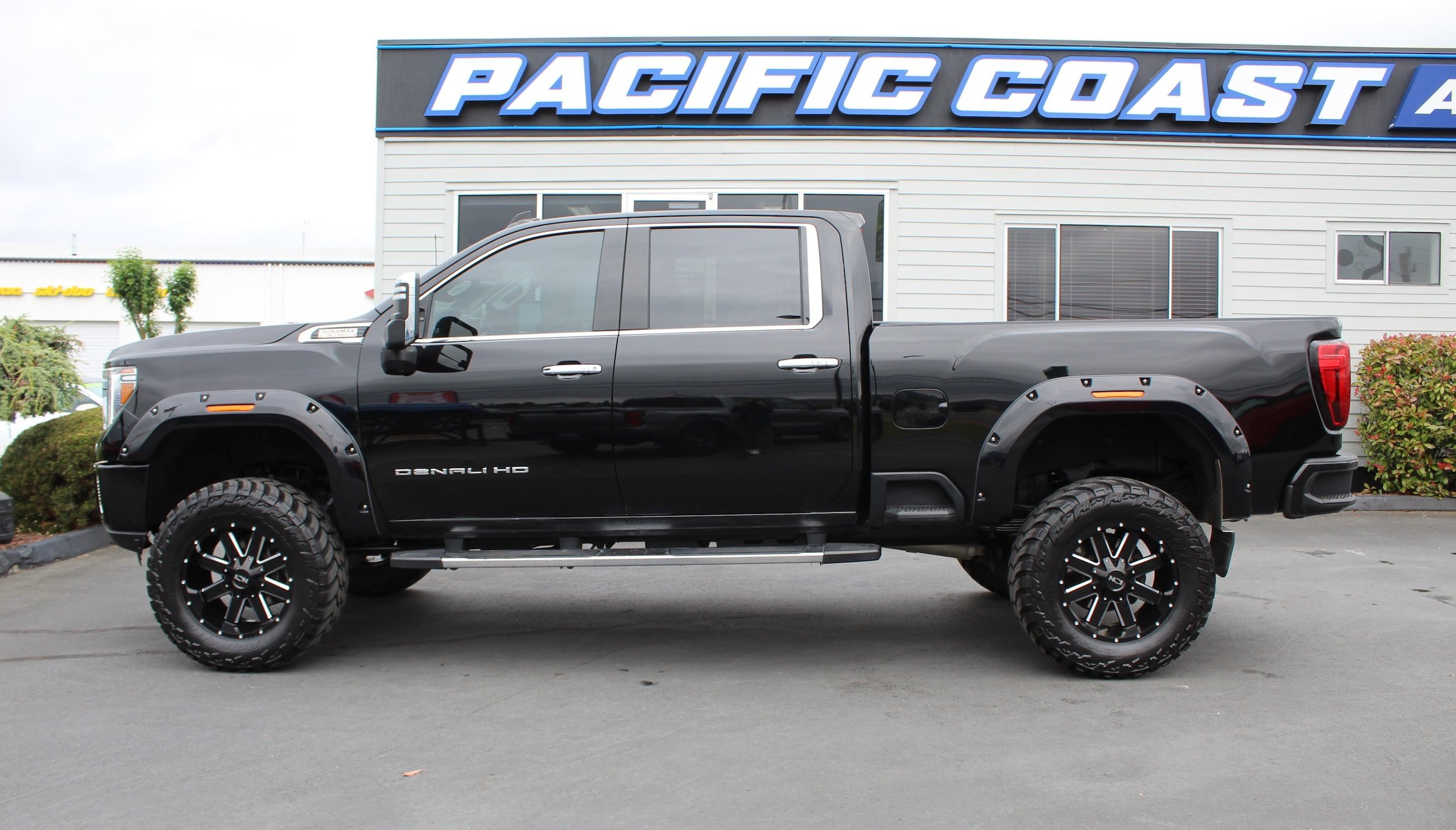 Used 2022 GMC Sierra 3500 Denali w/ Denali Ultimate Package AWD/4WD image 3