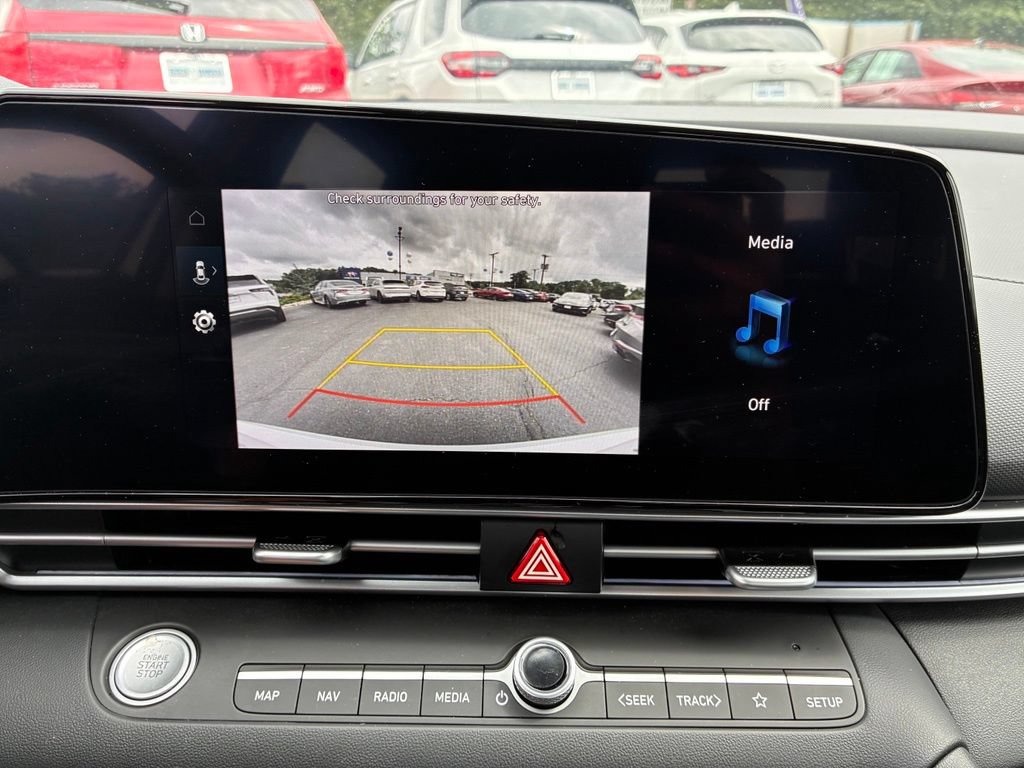 Used 2025 Hyundai Elantra Limited FWD image 33